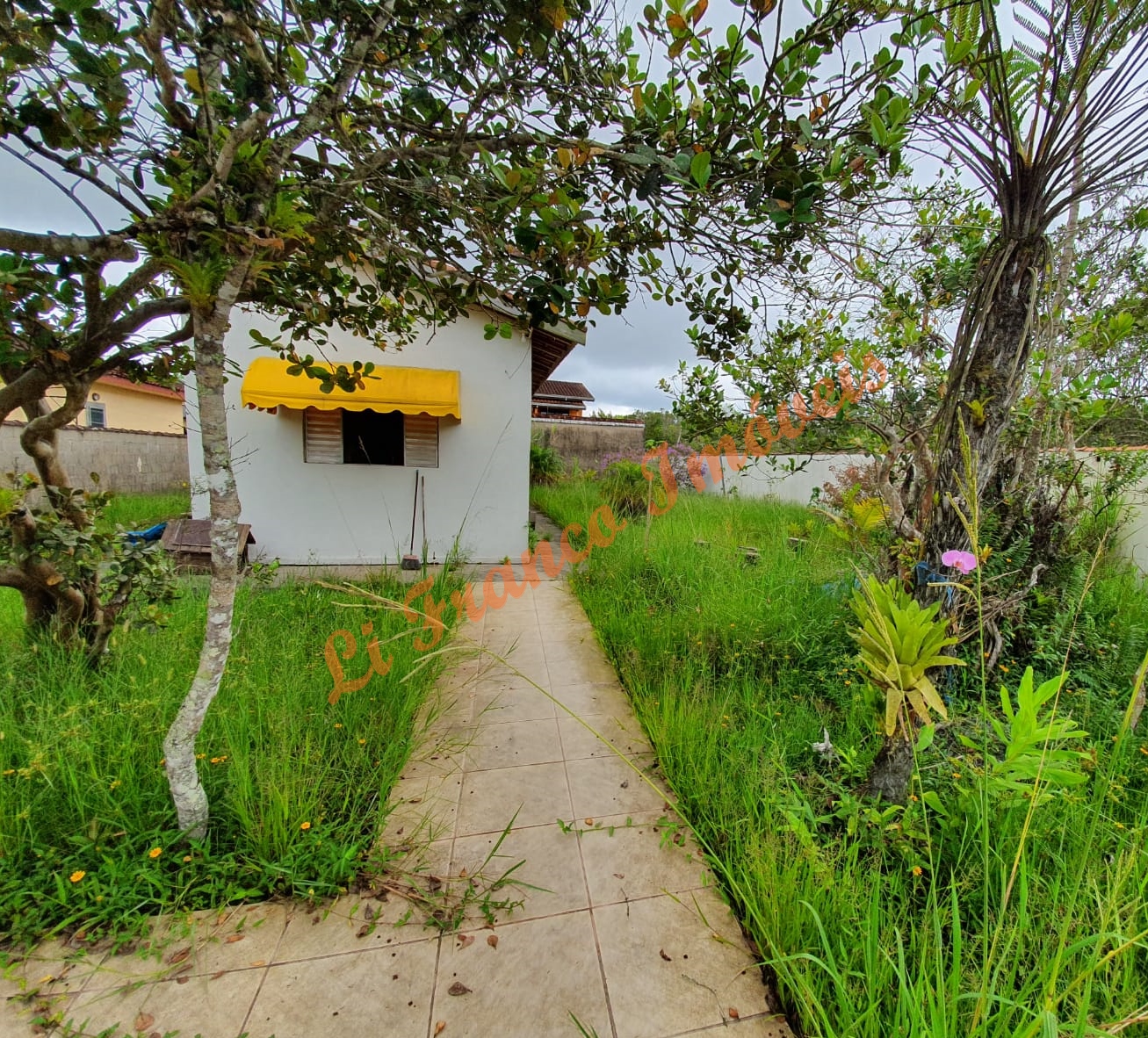 Casa situada no bairro Retiro das Caravelas, Cananéia-SP (Código 72)