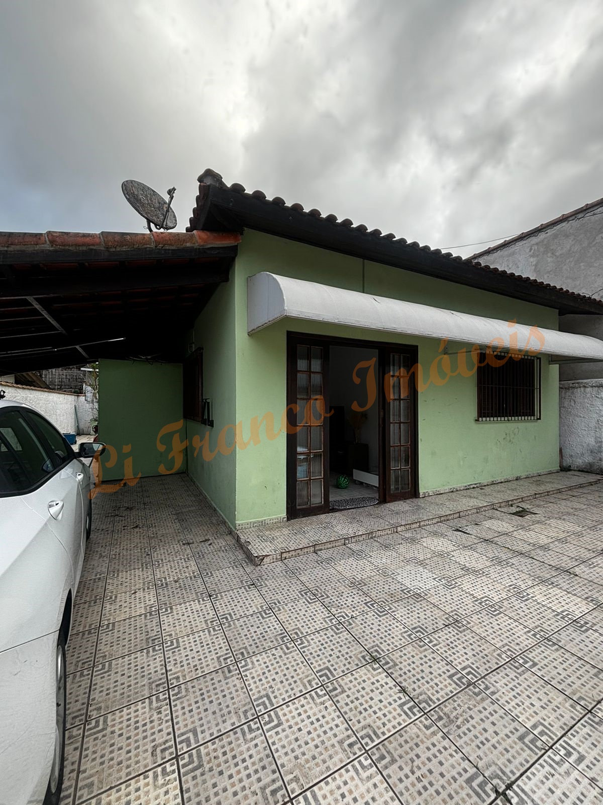 Casa com 4 quartos situada no bairro Rocio, Cananéia-SP (Código 197)