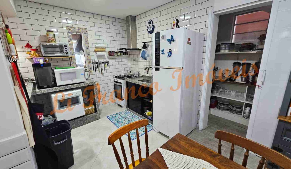 4b9704d3-4115-459d-9520-1f1eef8a66f4